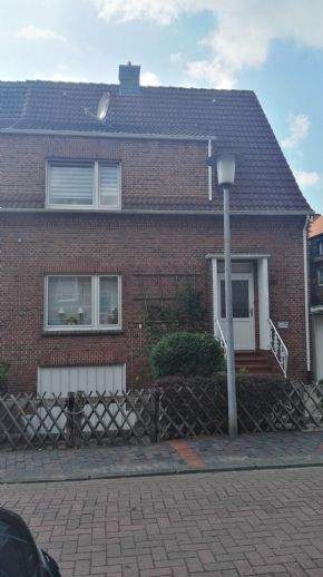 Thumbnail-Stadtnahe 2,5 Zimmer-Erdgeschosswohnung mit Garten (ev. möbliert)!