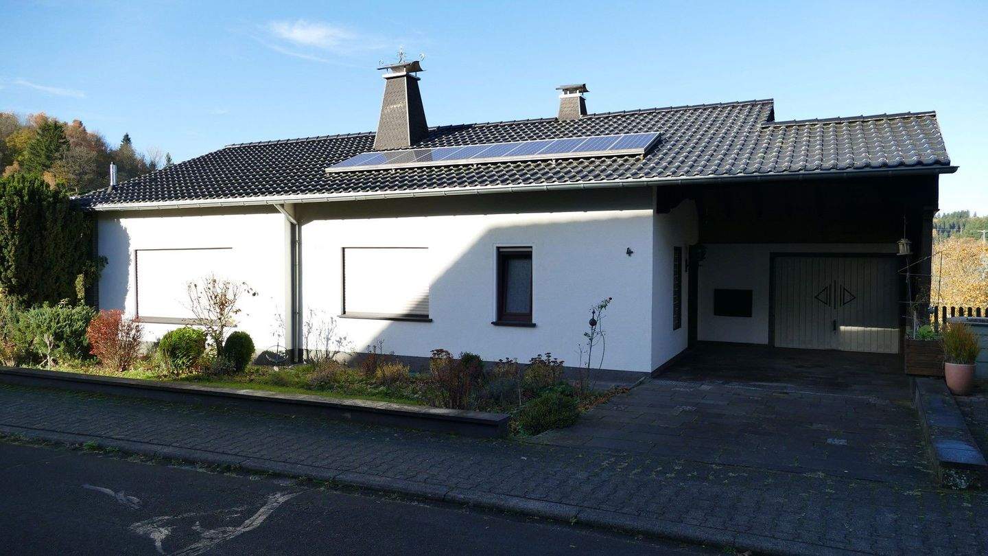 Thumbnail-Gepflegtes 1-2 Familienhaus mit schöner Aussicht, provisionsfrei