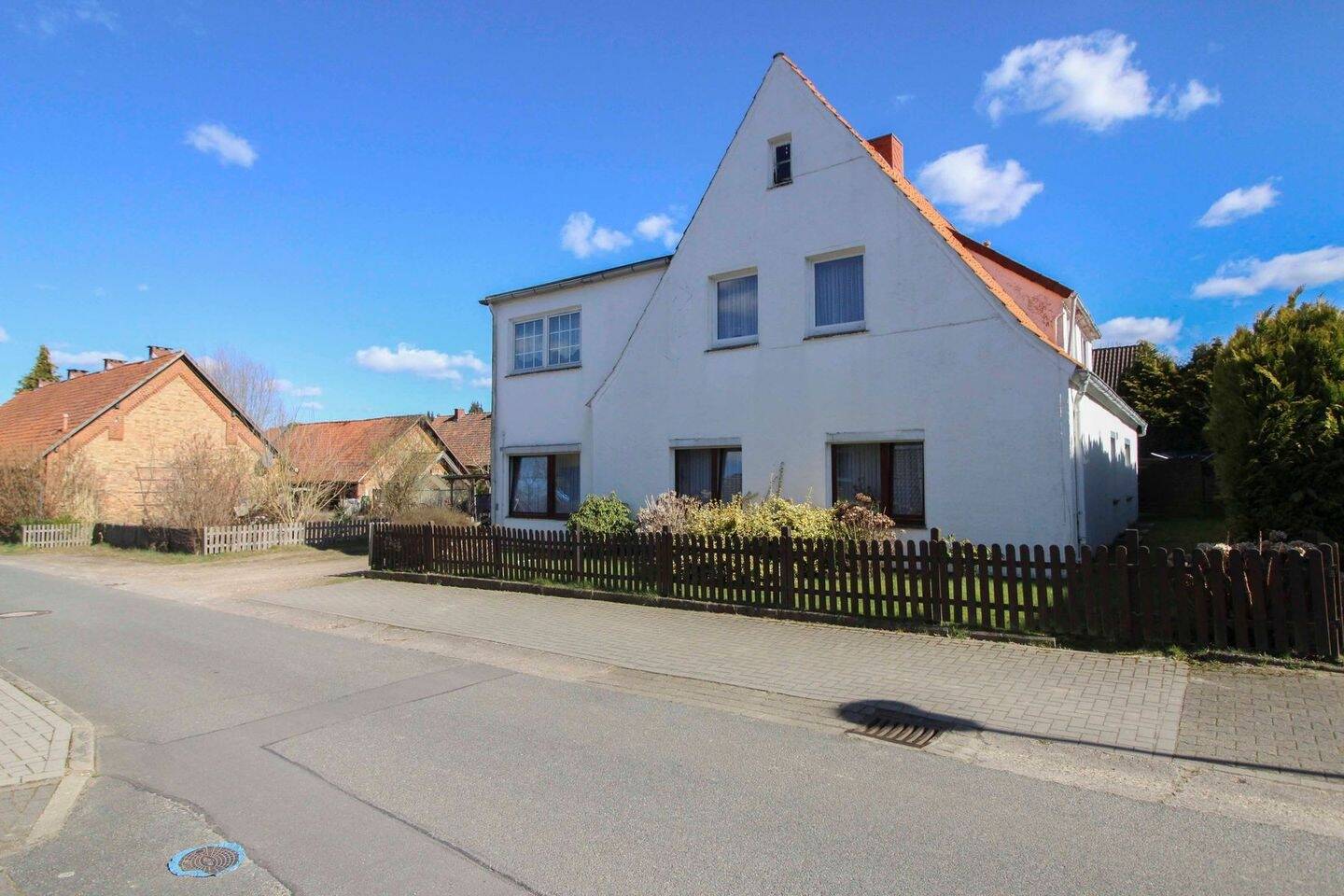 Thumbnail-Einfamilienhaus mit 2 Wohneinheiten, Garten und 2 Carportstellplätzen in Natendorf