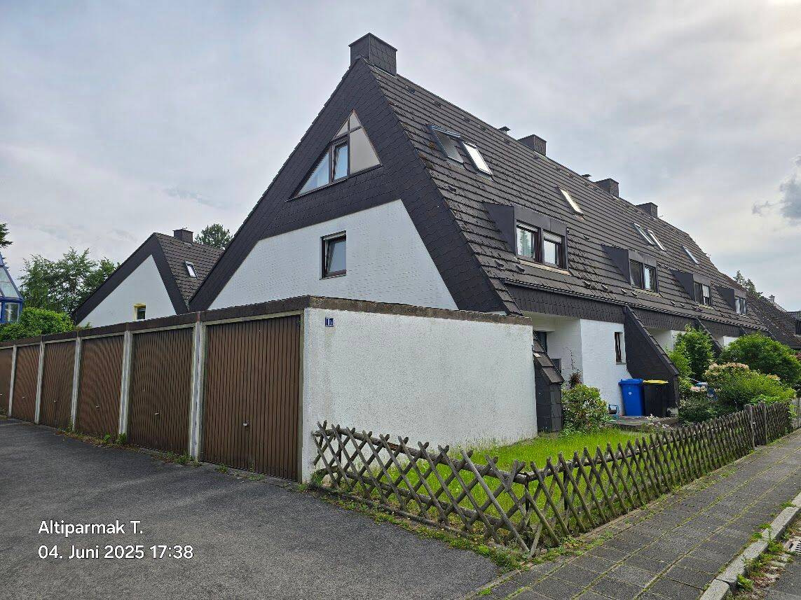 Thumbnail-Gepflegtes und gemütliches Reiheneckhaus mit 2 GARAGENGeräumiges Familienhaus mit Terrasse in Nürnberg Herpersdorf