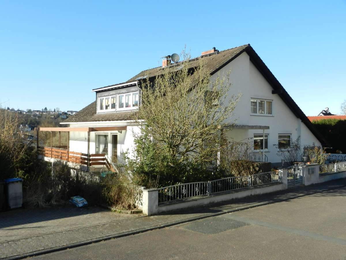 Thumbnail-Geräumiges 3-Familienhaus mit über 1.500 m² Grundstück