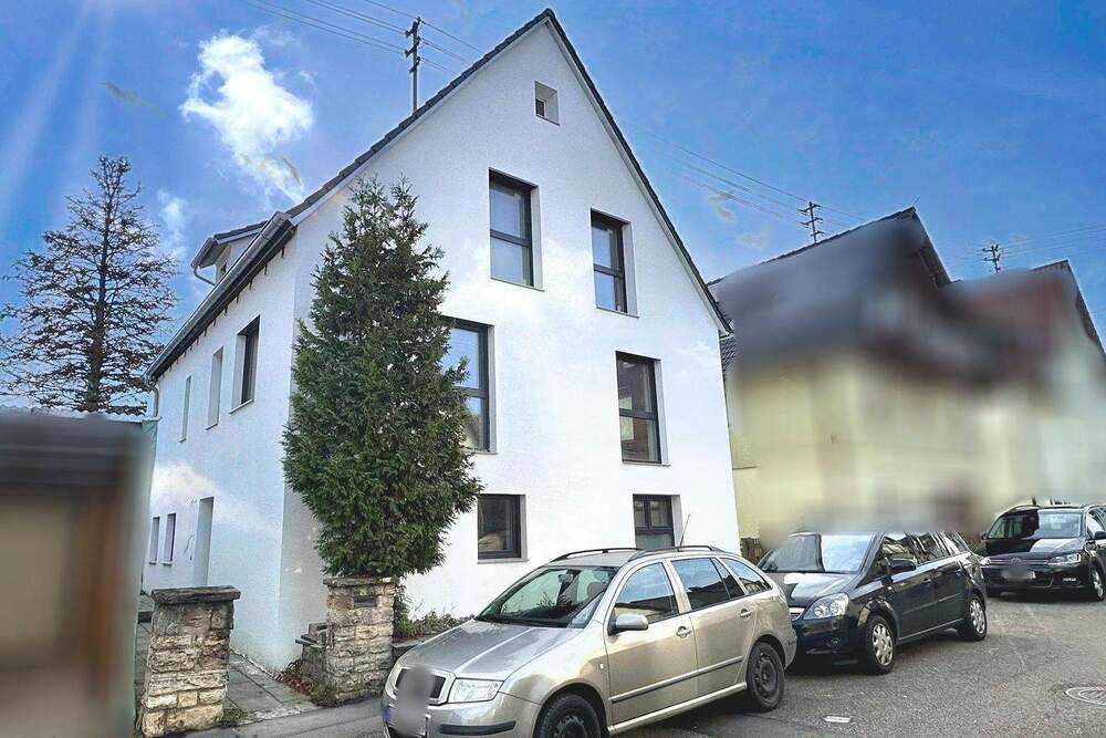 Thumbnail-Hochwertig saniertes Dreifamilienhaus in zentraler Lage von Schwaikheim