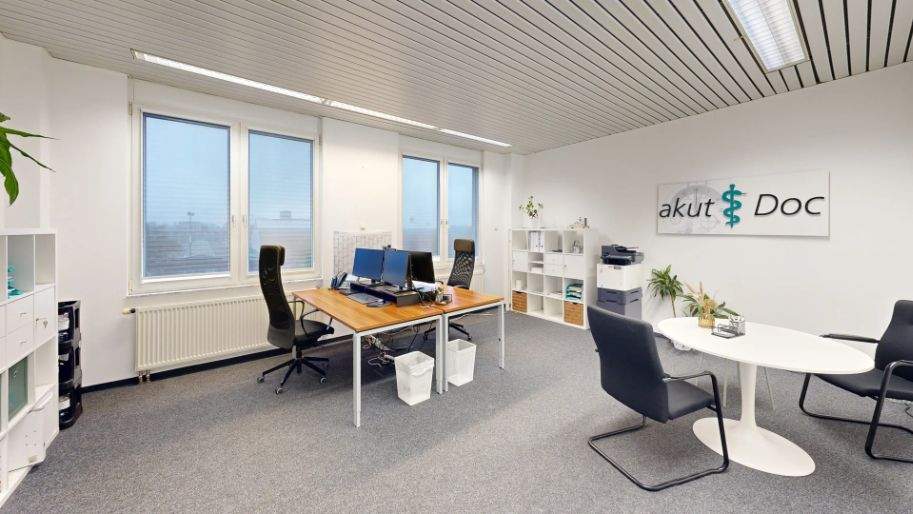 Büro möbliert (4 Fenster) + eigene Küche