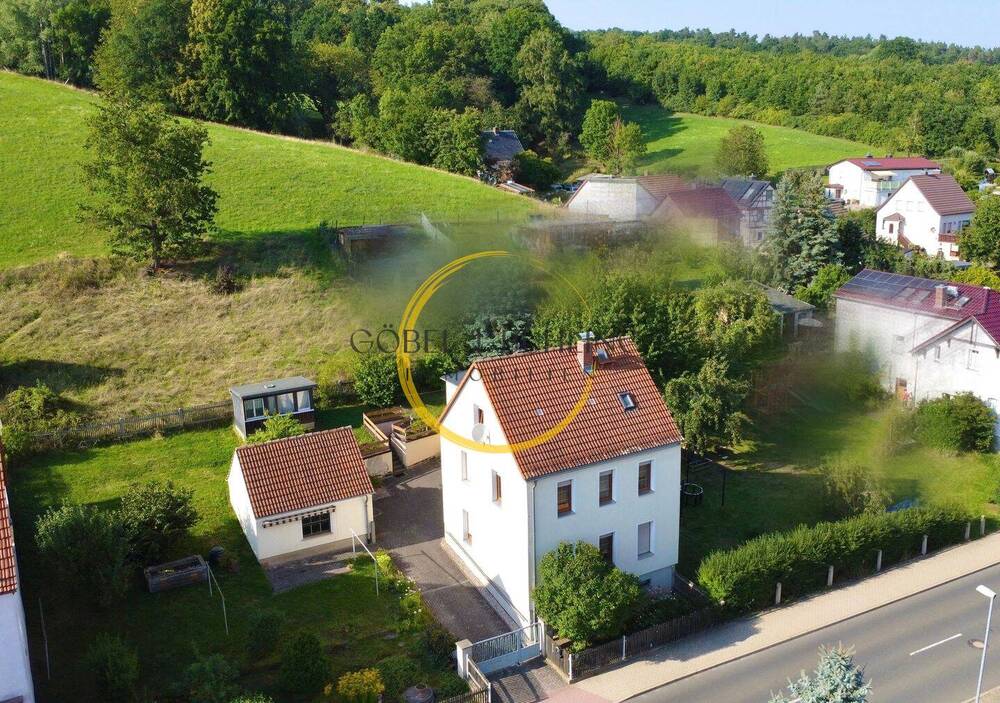 Thumbnail-Freistehendes Einfamilienhaus mit großzügigen Garten, Garage und idealer Autobahnanbindung