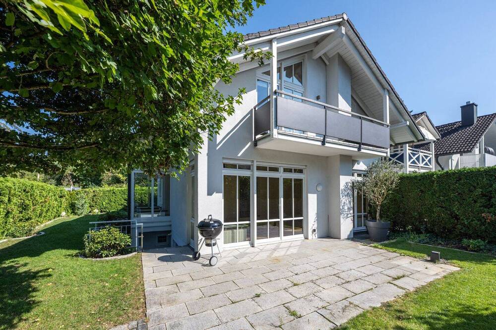 Thumbnail-AIGNER - Ihr Traumhaus in Gräfelfing: Exklusive Doppelhaushälfte in erstklassiger Lage