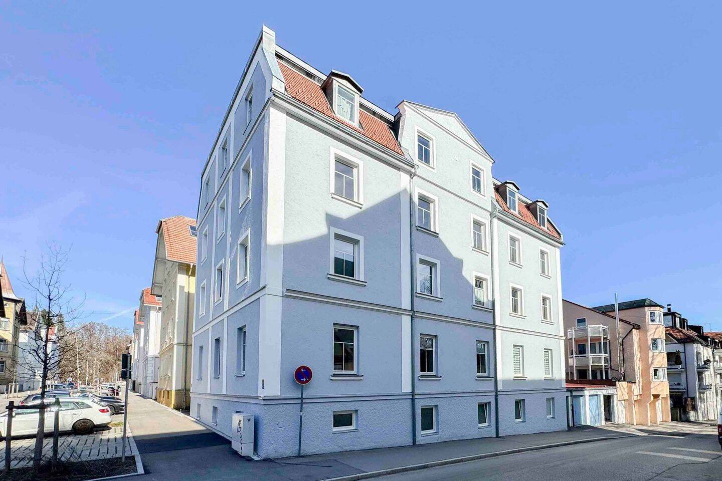 Thumbnail-Seltene Gelegenheit: 2-Zimmer Wohnung mit 3 Stellplätzen in zentraler Lage