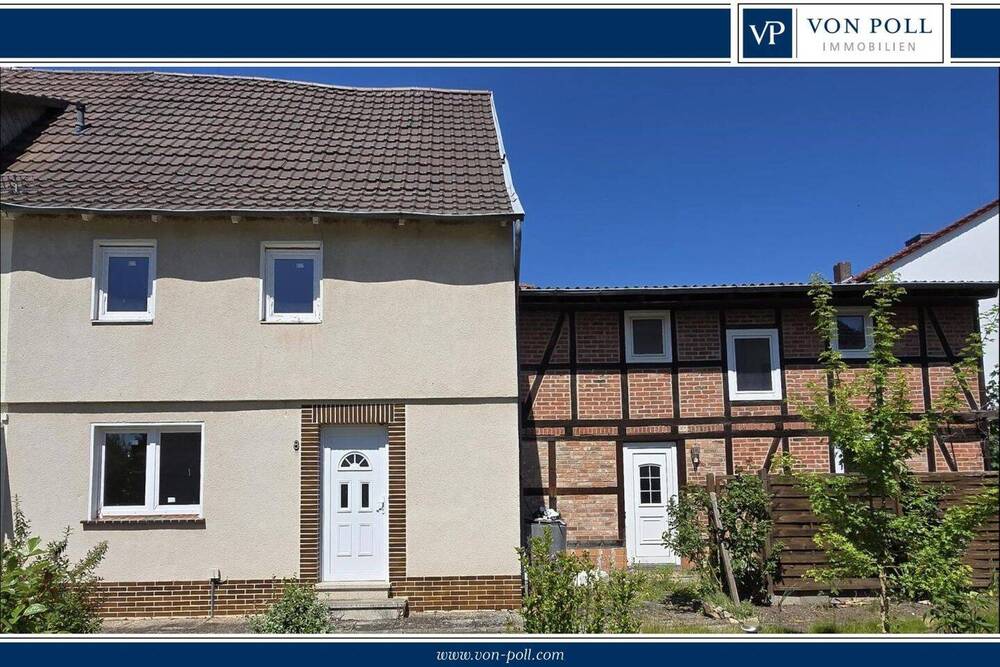 Thumbnail-Doppelhaushälfte, die einer Sanierung bedarf, mit Anbau