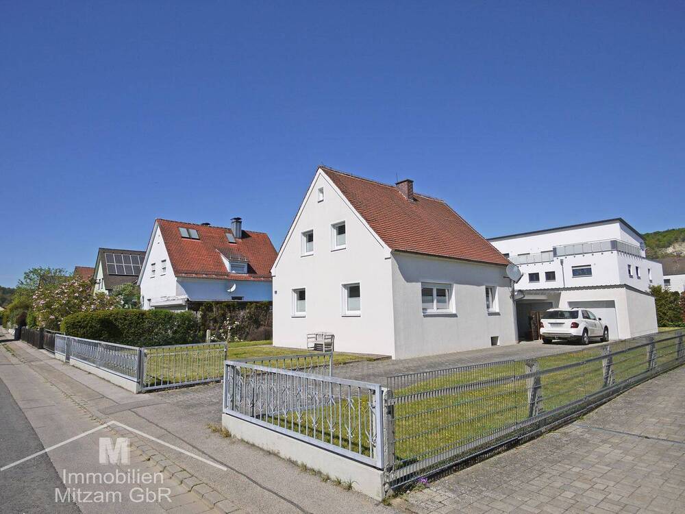 Thumbnail-Modernisiertes Einfamilienhaus mit EBK und großer Garage in sonniger u. ruhiger Lage nahe der Altmühl