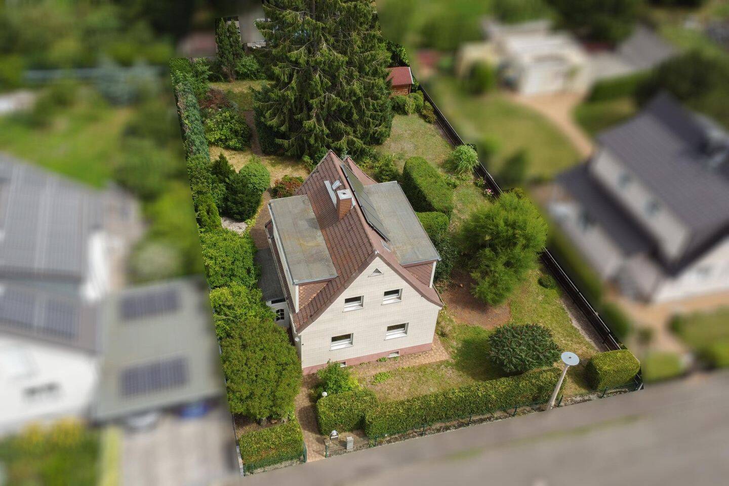 Thumbnail-HIER KÖNNEN SIE SICH VERWIRKLICHEN Familiendomizil mit Garten in innerstädtischer Siedlungslage