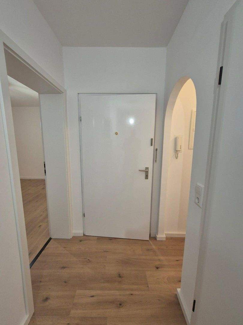 Thumbnail-Frisch renovierte 2-Zimmer-Wohnung mit großem Balkon in Nürnberg - Sofort bezugsfrei!