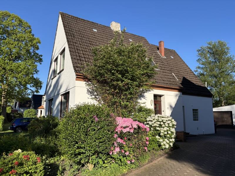 Thumbnail-Charmantes Ein-Zweifamilienhaus mit großem Garten in Bremen-Schönebeck - viel Potenzial!