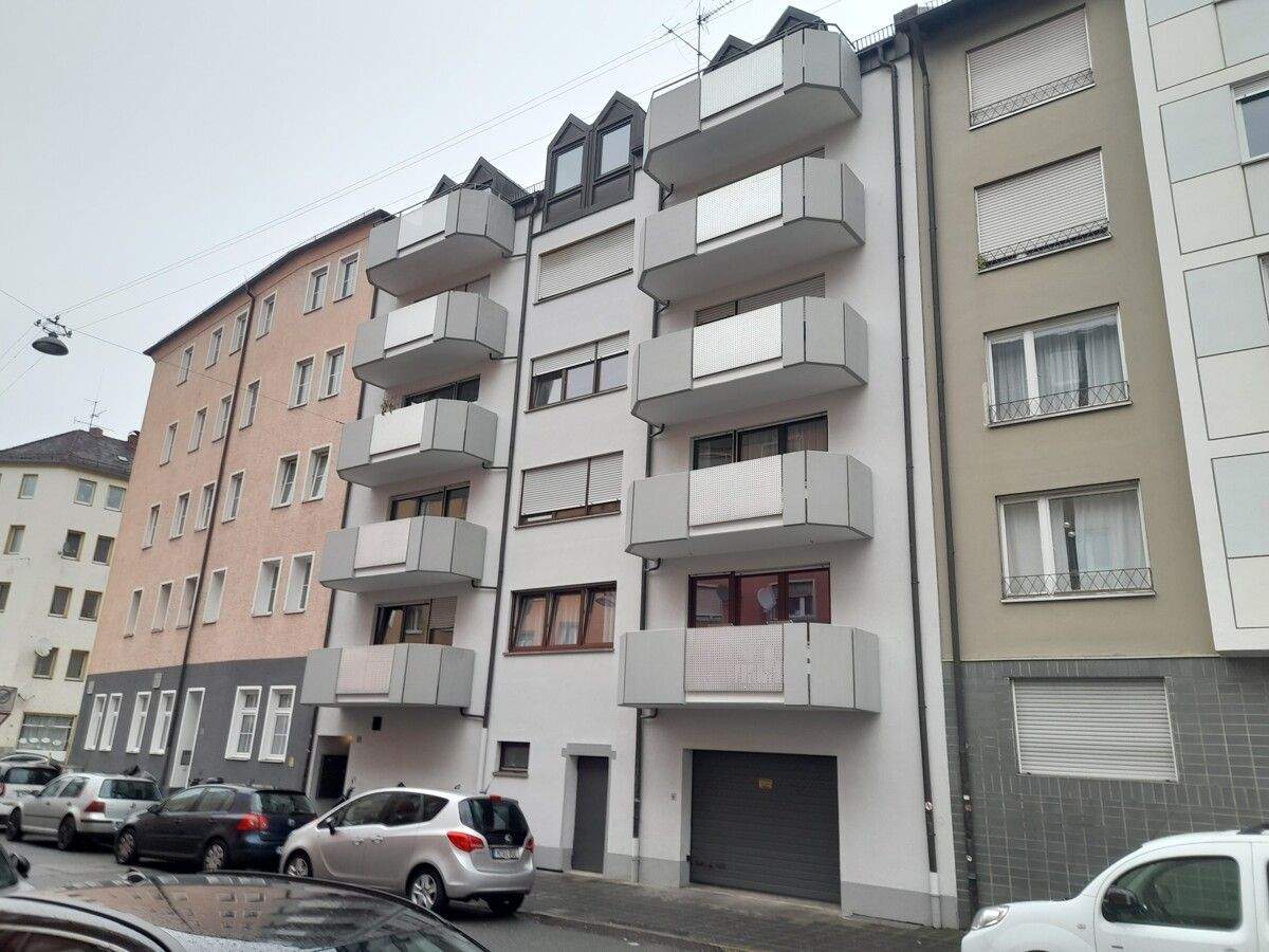 Thumbnail-Handwerker aufgepasst! Renovierungsbedürftige 2 Zimmer DG-Wohnung mit Balkon in N-Steinbühl