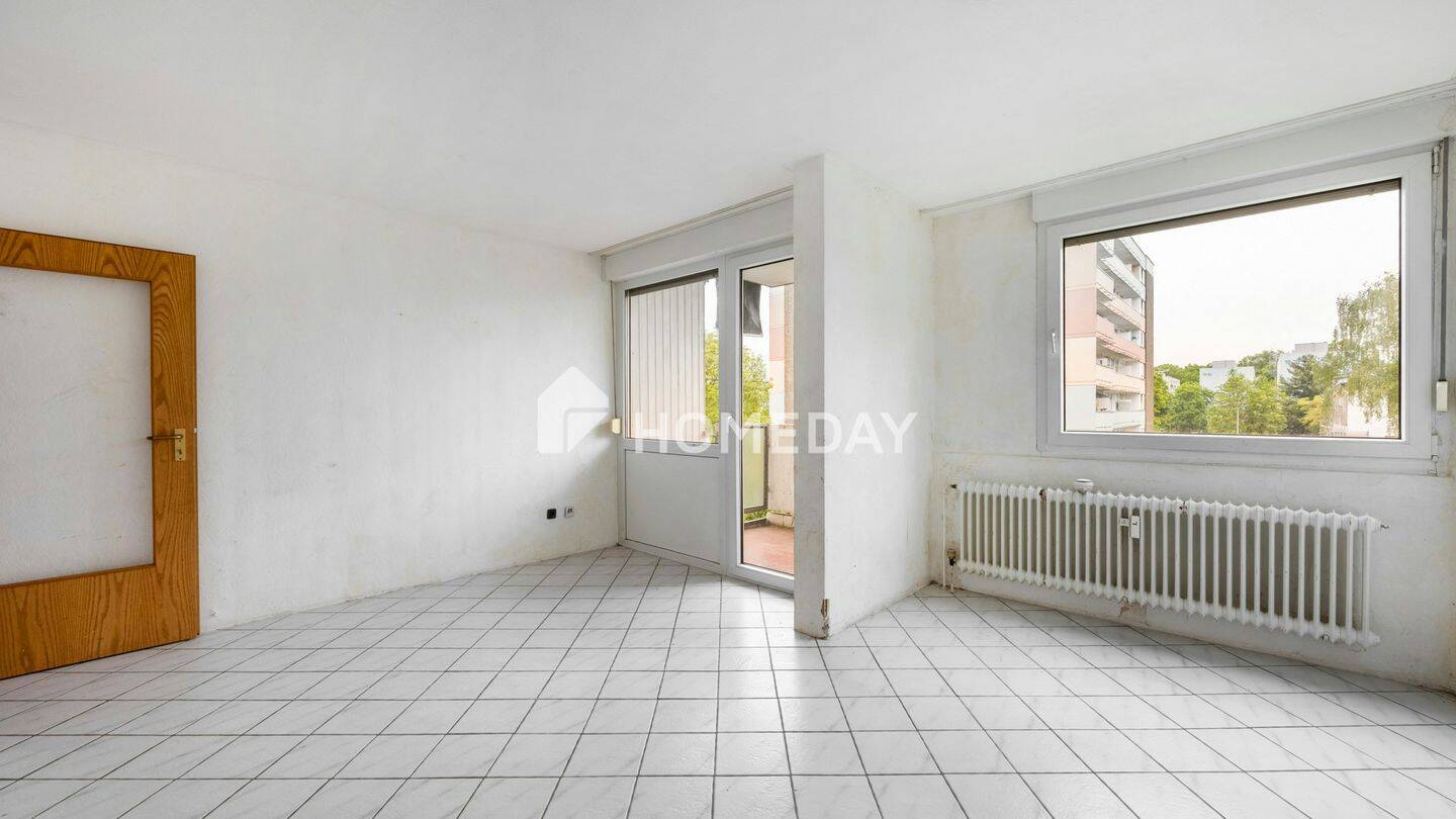 Thumbnail-Bezugsfrei und gut geschnitten: Drei-Zimmer-Wohnung mit Loggia und Aufzug