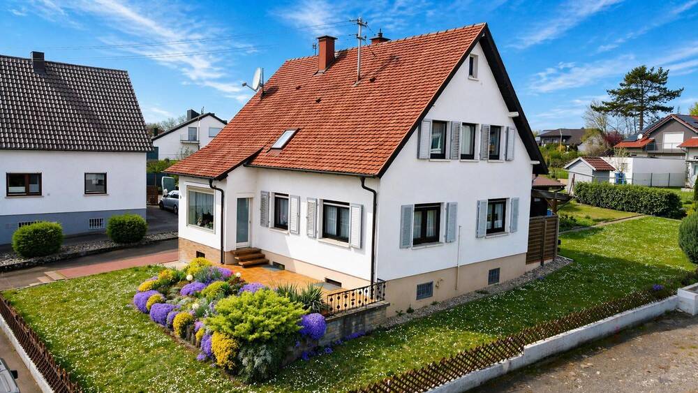 Thumbnail-Charmantes Ein-bis Zweifamilienhaus mit schönem Garten, große Garage mit Anbau und Gartensauna!