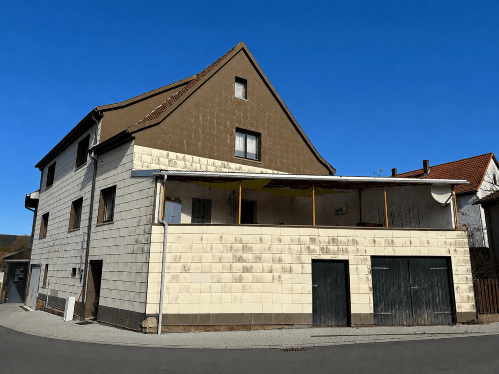 Thumbnail-Geräumiges Einfamilienhaus mit viel Potenzial in Schwallungen – 191 m² Wohnfläche