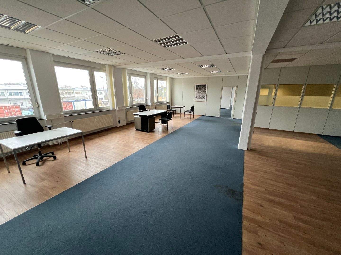 Thumbnail-Büro- Fitness- Box- Gesundheitsstudio mit bis zu 200 Parkplätzen