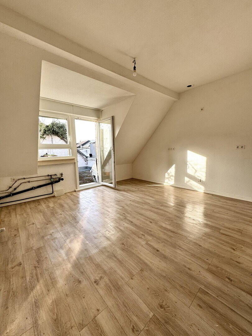 Thumbnail-Helle 2,5-Zimmer-Wohnung mit Dachterrasse zu vermieten - befristete Mietdauer: 1 Jahr