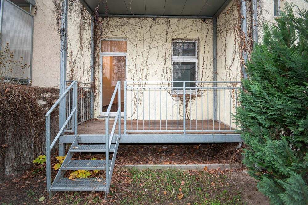 Thumbnail-BEZUGSFREIE GARTENWOHNUNG GESUCHT? 1 Zimmer mit Tageslichtbad, EBK, Balkon & Gartenanteil