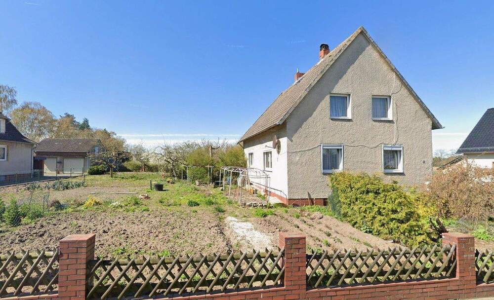 Thumbnail-Einfamilienhaus in ruhiger Dorflage mit großem Grundstück, Garagen und Stallungen