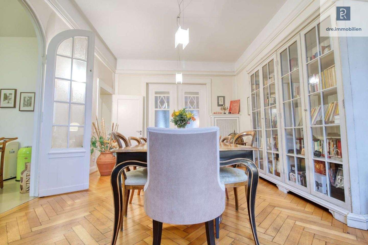 Thumbnail-Düsseldorf Zooviertel Gehobenes Wohnen im Altbau in großzügigen Räumlichkeiten