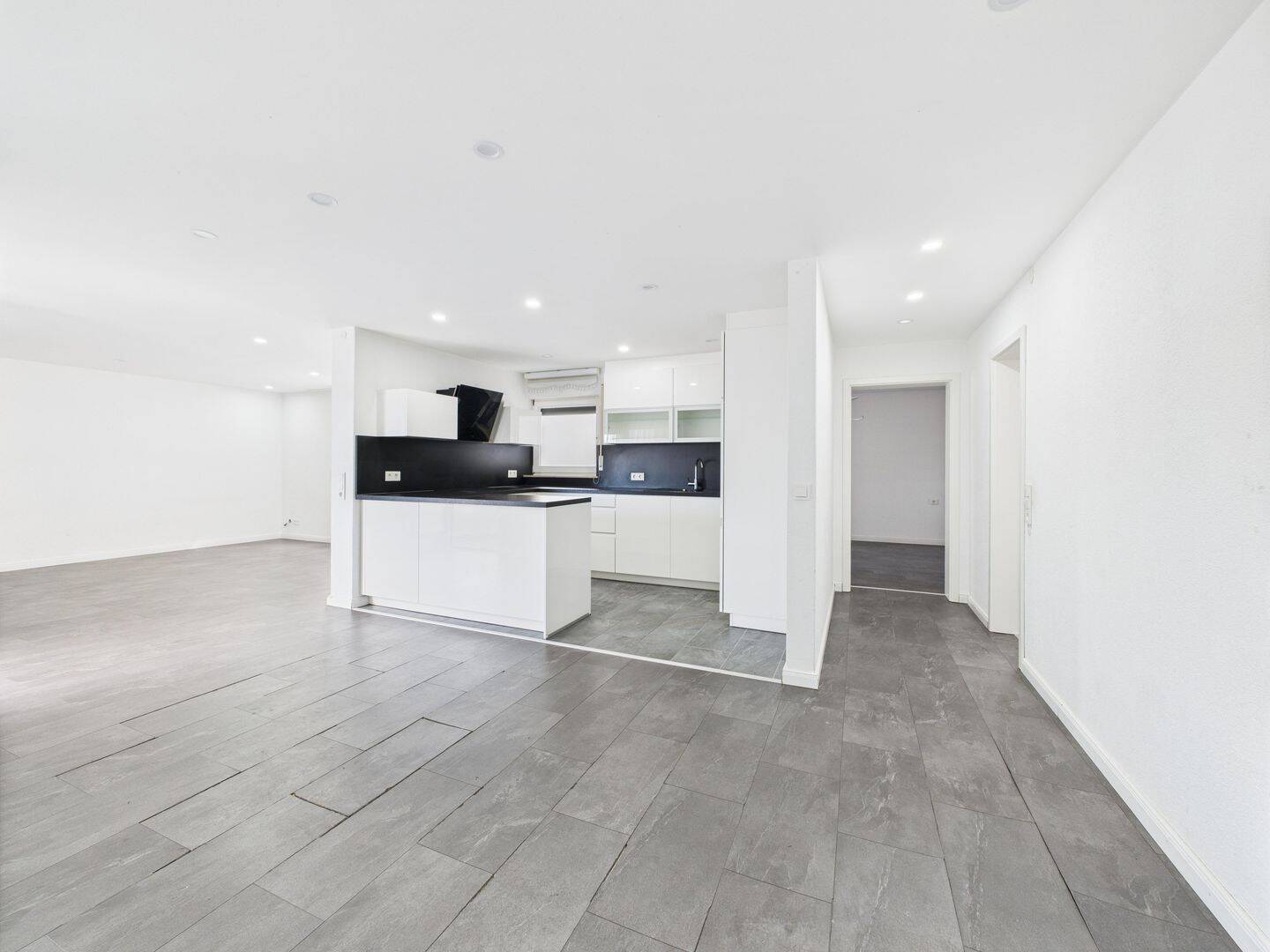 Thumbnail-Stilvolle 3,5-Zimmer - Wohnung mit zwei Balkonen in Böblingen