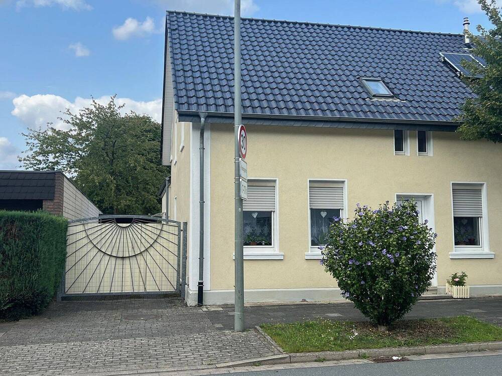 Thumbnail-*RESERVIERT* Ein Zuhause mit Charakter und Potenzial! Charmante Doppelhaushälfte mit idyllischem Garten