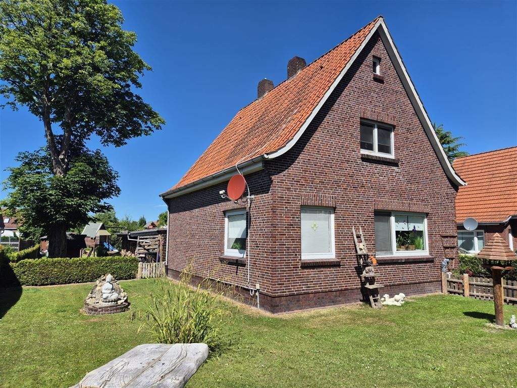 Thumbnail-Solider Klinkerbau mit großem Grundstück in ruhiger Wohnlage der Stadt Jever