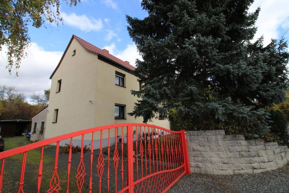 Thumbnail-Immobile in Waldrand- Alleinlage in Pößneck - Garten und Garage inklusive