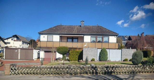 Thumbnail----- RESERVIERT ---- Einfamilienhaus in schöner und begehrter Lage in Reichensachsen mit großem Balkon und großem Grundstück, 3 Garagen