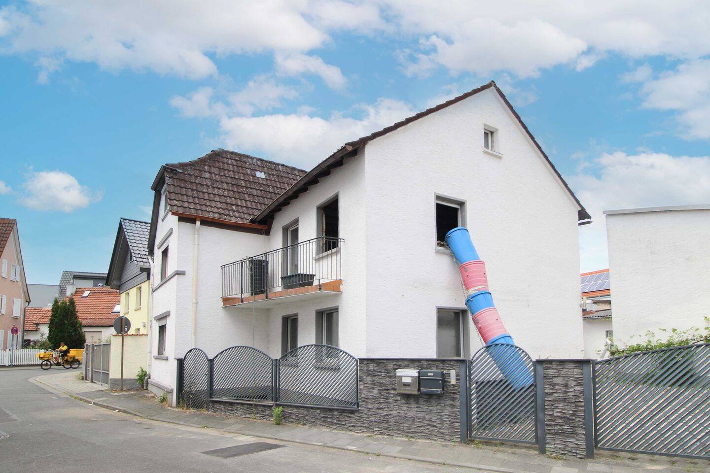 Thumbnail-Entkerntes Zweifamilienhaus im Rohbauzustand - bestehende Baugenehmigung zur Erweiterung
