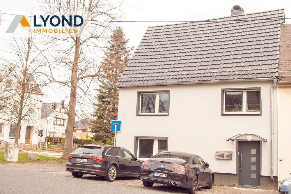 Thumbnail-Modernisiertes Einfamilienhaus mit Einliegerwohnung, Terrasse, Balkon und Garage