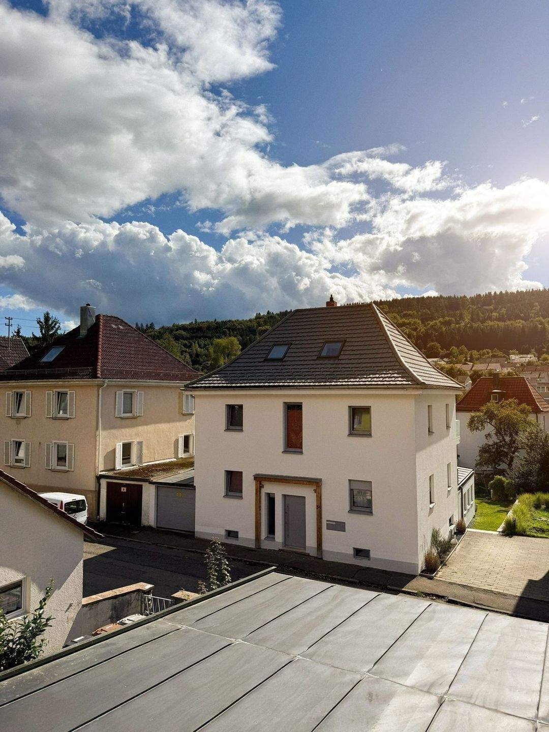 Thumbnail-Modernes Dreifamilienhaus mit 3 Wohneinheiten, Garten & hochwertiger Ausstattung