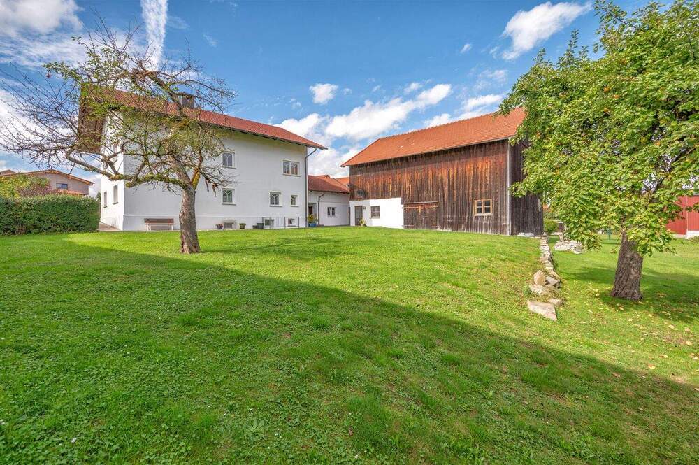 Thumbnail-Modernisiertes Bauernhaus mit großer Scheune und 15.000m² Grundstück