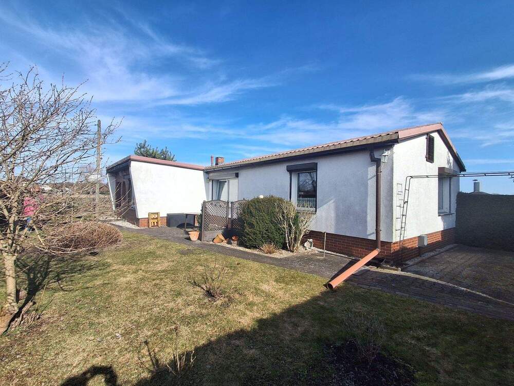 Thumbnail-Sonniges Wohnhaus auf einem großen Grundstück