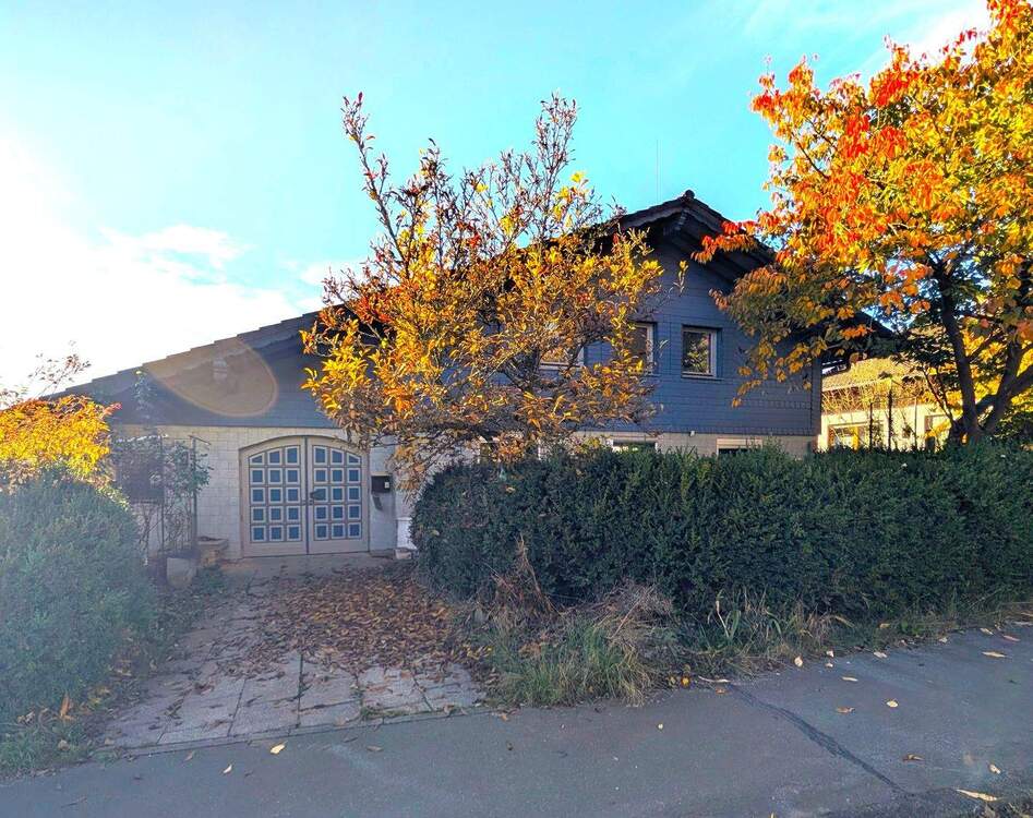 Thumbnail-Großzügiges Einfamilienhaus mit Einliegerwohnung, Wintergarten und großem Garten