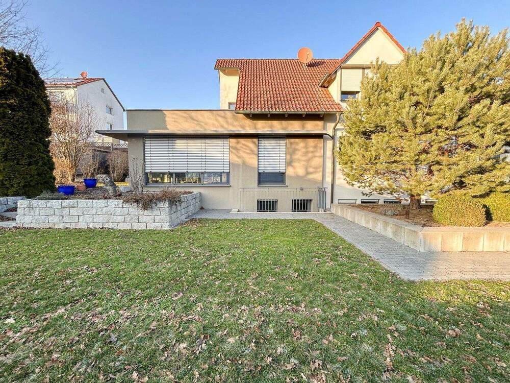 Thumbnail-Hochwertiges Wohnensemble in Fürth-Vach: Gepflegtes Haupthaus mit Einliegerwohnung