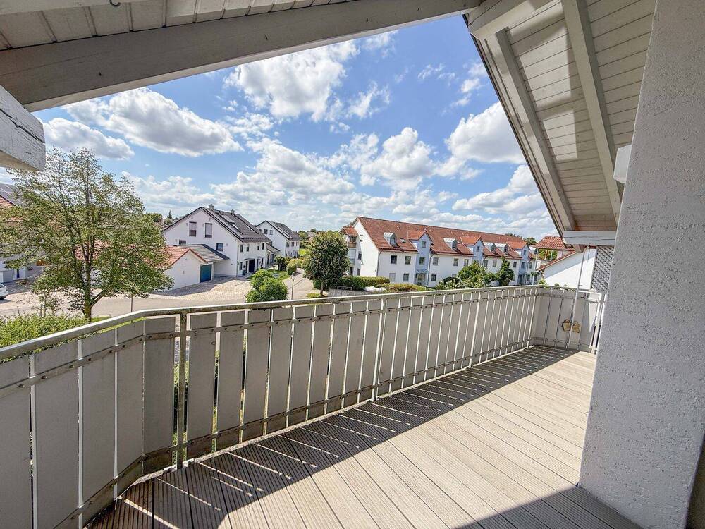 Thumbnail-Lichtdurchflutete 5-Zi-Wohnung m. 2 Bäder, Balkon u. EBK – Viel Potential zur Selbstgestaltung