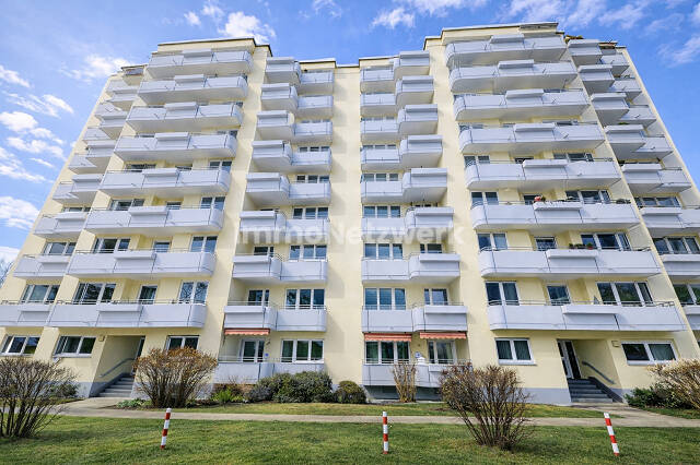 Thumbnail-*Großzügige Wohnung mit Balkon & Tiefgarage in München-Perlach*