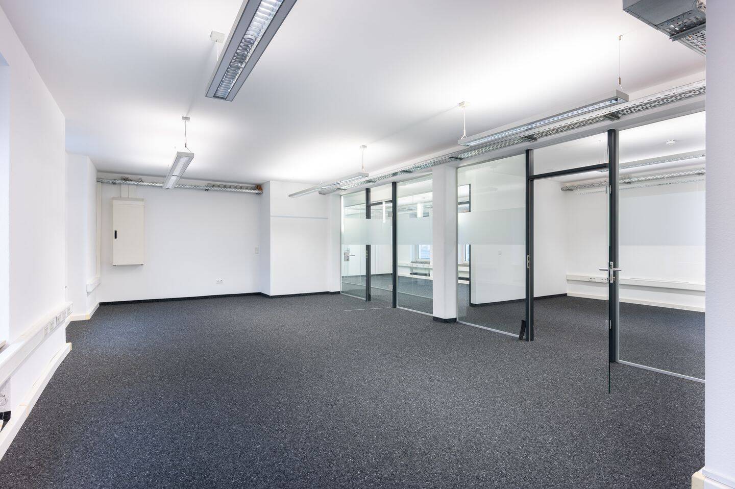 Thumbnail-Modernes und lichtdurchflutetes Büro in WüFrauenland