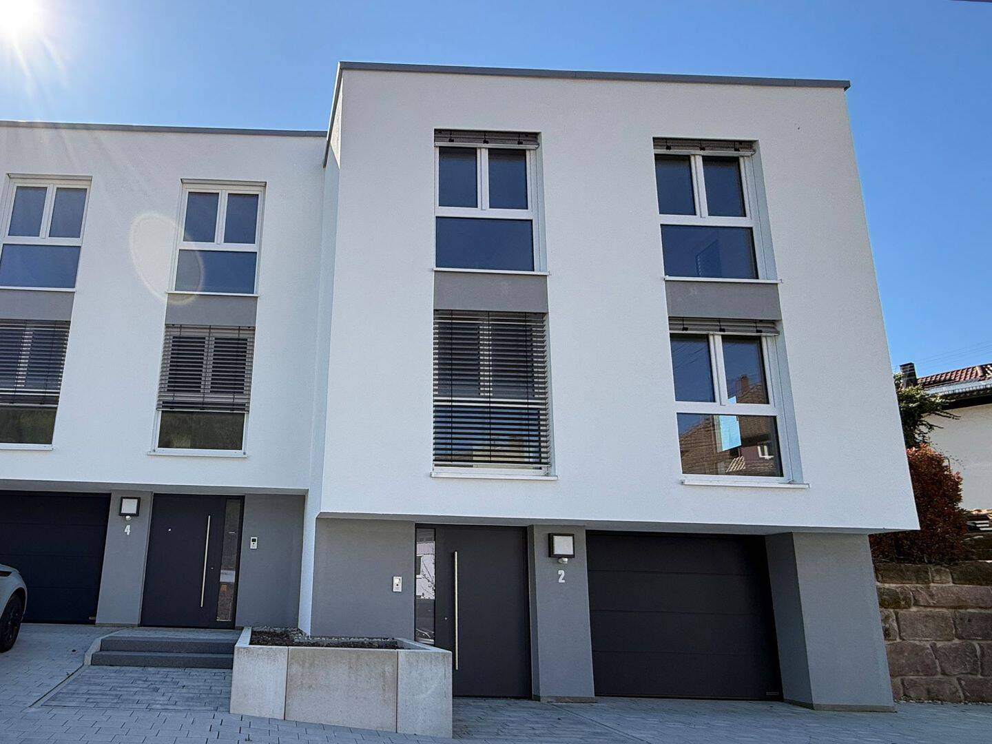 Thumbnail-Design trifft Lebensqualität: Ruhiges Reihenendhaus für Familien und Homeoffice-Liebhaber