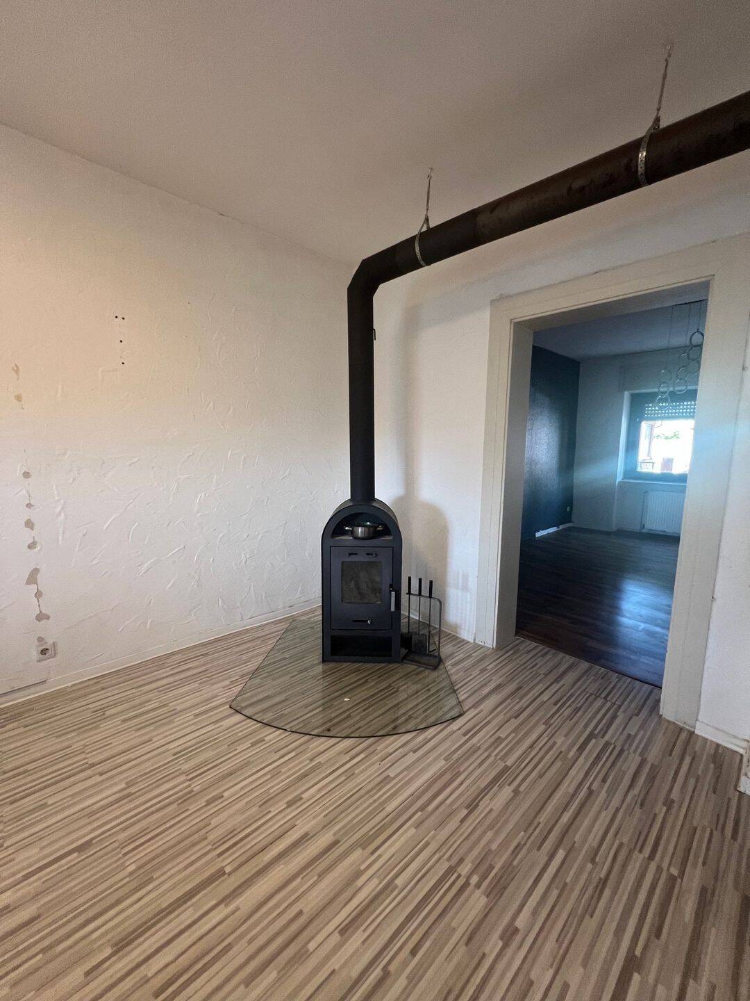 Thumbnail-Schön geschnittene Erdgeschosswohnung in einem 2 Familienhais in NeunkirchenSaar zu verkaufen