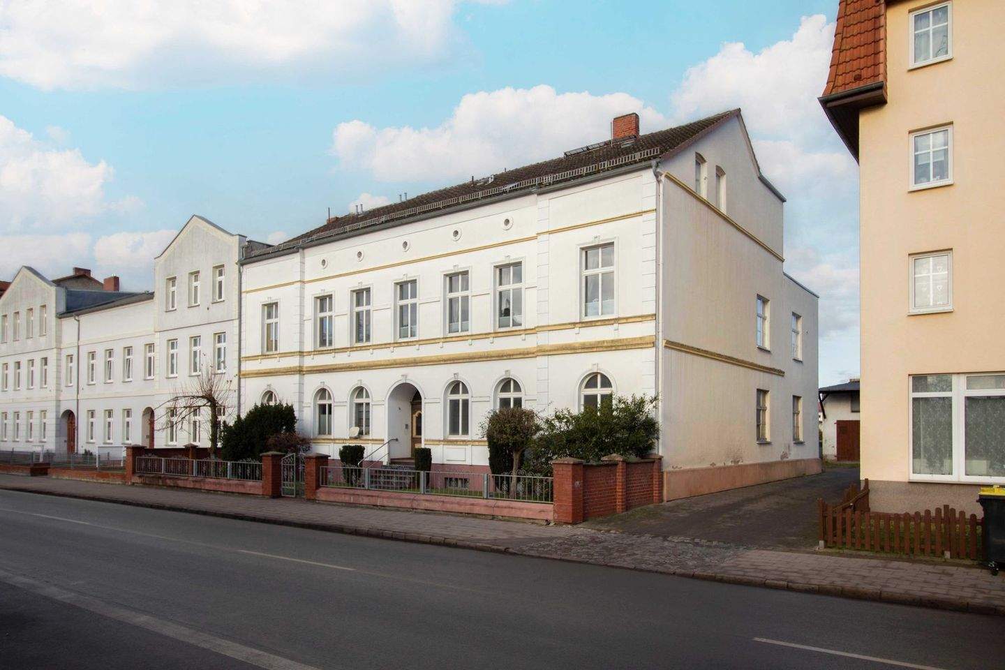 Thumbnail-Teilvermietetes MFH mit 9 Einheiten und Top-Potenzial zur flexiblen Nutzung