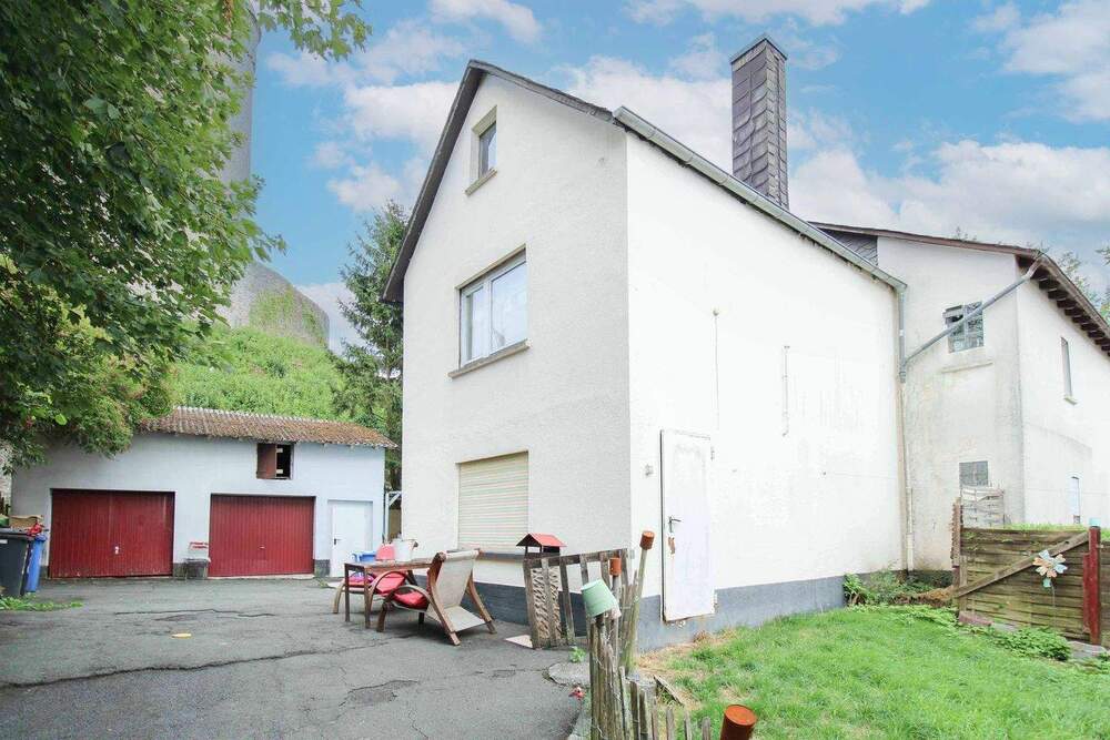 Thumbnail-Wohnen unterhalb der Burg - mit Garten, 2 Garagen und weiteren Stellplätzen