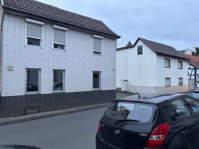 Thumbnail-2 Wohnhäuser und 13 Garagen auf 1061 m² Grundstück, ideal für den Neubau von Reihenhäuser oder ein Mehrfamilienhaus geeignet