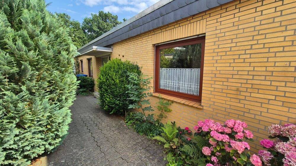 Thumbnail-Barrierefreier Bungalow mit Keller und Garage