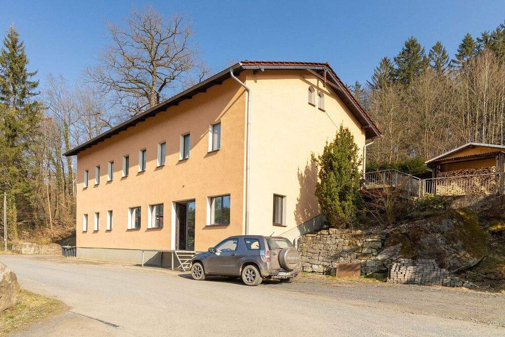 Thumbnail-Kleines Mehrfamilienhaus mit Gewerbeeinheit idyllisch im Grünen