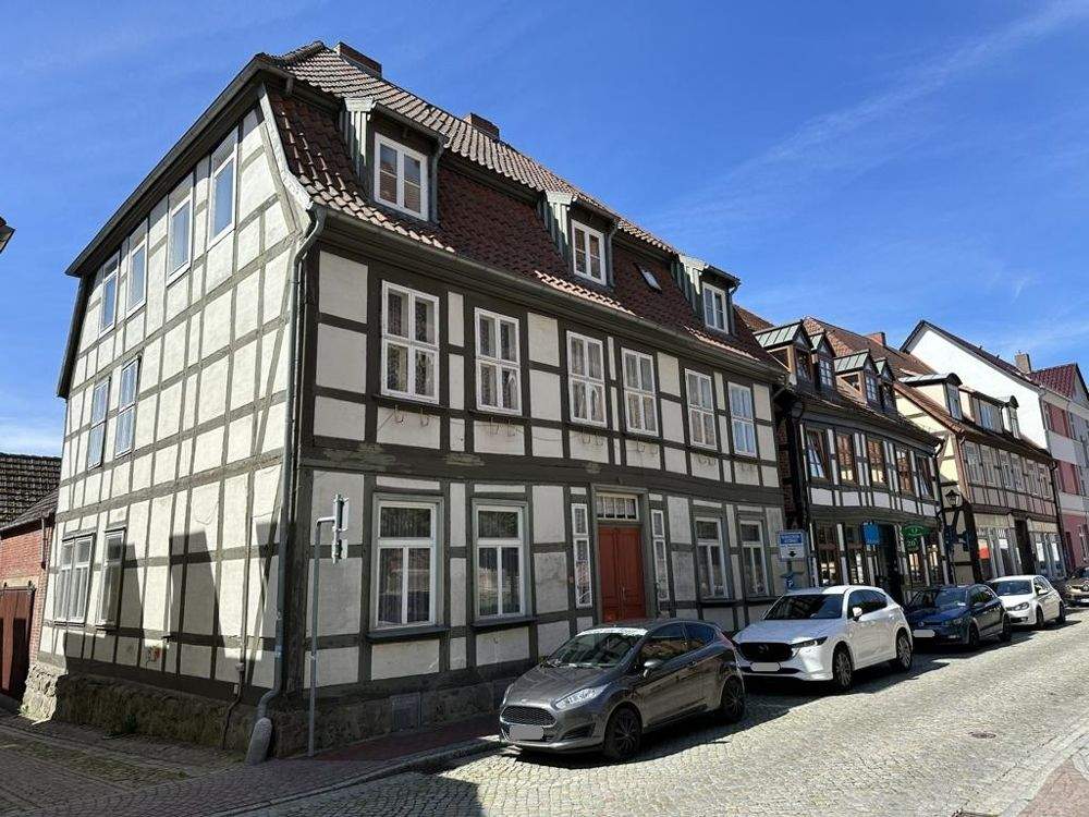 Thumbnail-Mehrfamilienhaus in attraktiver Innenstadtlage nahe dem Warener Stadthafen mit Nebengelass & Innenhof offenbart eine Menge Potential