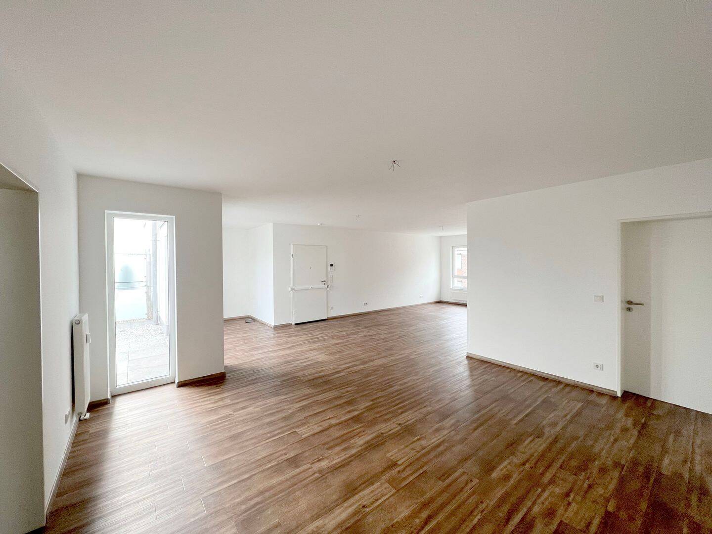 Thumbnail-3-Zimmer-Wohnung mit moderner Raumaufteilung und hellem Wohnambiente
