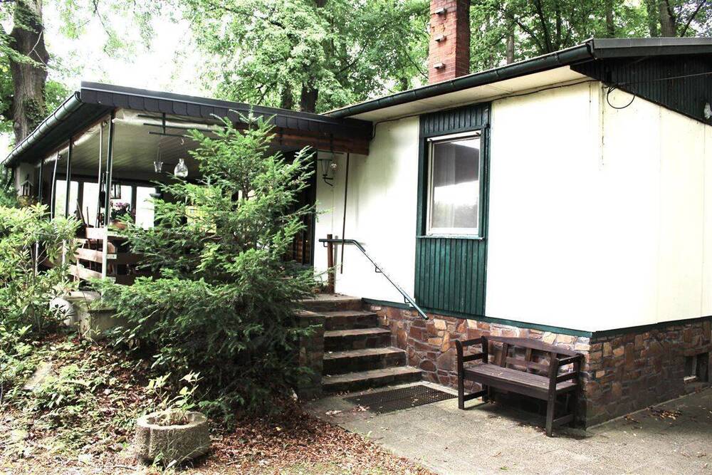 Thumbnail-Neuer Preis! Dauerwohnsitz: idyllisch gelegener Bungalow mit Pool und Garage, mitten im Wald...