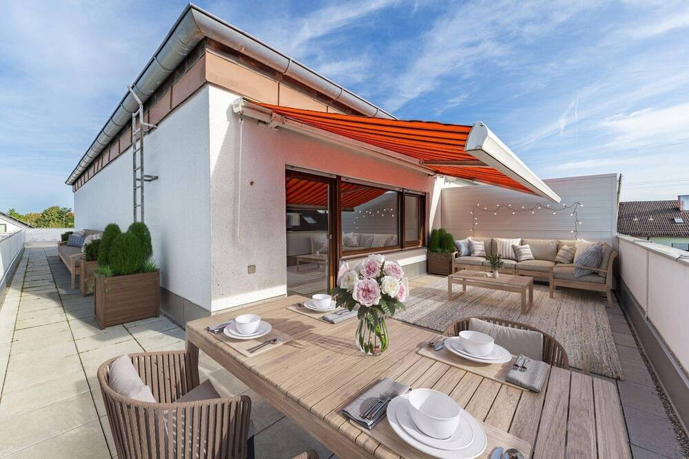 Thumbnail-Helle, modernisierte Dachgeschosswohnung mit großzügiger Terrasse in Seenähe